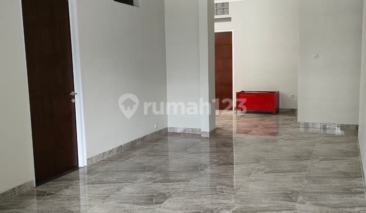 Rumah, 2 Lantai, di Soekarno Hatta,