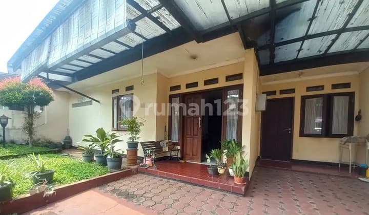 Rumah Dalam Komlek di Jalan Pesantren Cibabat Cimahi
