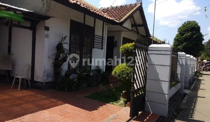 Rumah dengan Halaman Belakang Luas 2Lantai, Harga Dibawah NJOP, Dekat Tol Buah Batu, di Buah Batu, Bkr,Turangga, Bandung Tengah, Bandung Kota