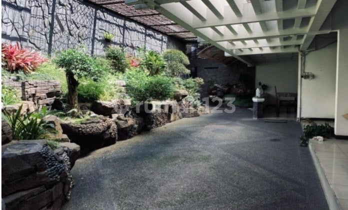 RUMAH BELANDA SIAP HUNI, COCOK UNTUK CAFFE, RESTO, KANTOR, LOKASI STRATEGIS, DEKAT BIP, BEC, KAMPUS UNISBA, UNPAR, UPI, SAYAP RIAU, BANDUNG KOTA