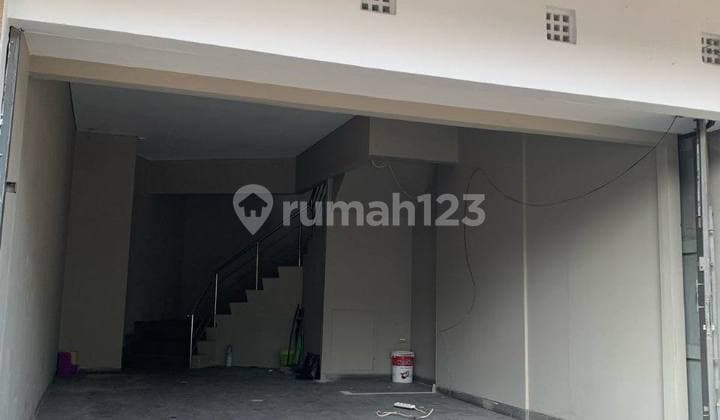 Nice 3-Story Shop House, Strategic Location, Suitable for Tutoring, Office, Business, Near Borma, Unisbi Campus, Medika Clinic, Antapani Terminal, in Antapani, Arcamanik, Cisaranten, East Bandung.