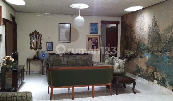 RUMAH MENARIK SIAP HUNI, COCOK UNTUK USAHA, TEMPAT TINGGAL, INVES, AREA KOMERSIL, DI SAYAP SUPRATMAN, PAHLAWAN, CIKUTRA