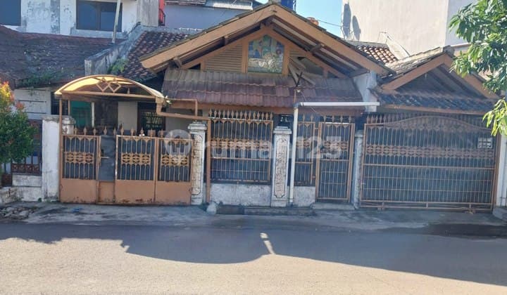 Rumah Butuh Renov Dibawah NJOP, Dalam Komplek Margahayu, Lokasi Strategis, di Dekat Tol Buah Batu,Griya, di Ciwastra, Buahbatu,Margahayu, Bandung Timur