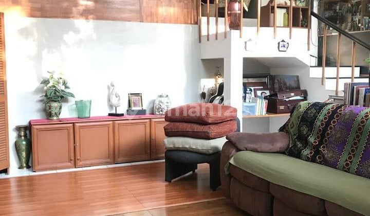 Rumah Bagus 2Lantai Siap Huni Hadap Timur, Akses 1Pintu, Cocok untuk Dijadikan Villa atau Tempat Tinggal Dekat Kampus Upi,Unpar, Unpas,Pvj,Wisata Lembang, di Sarijadi, Setiabudi,Gegerkalong, Bandung Utara