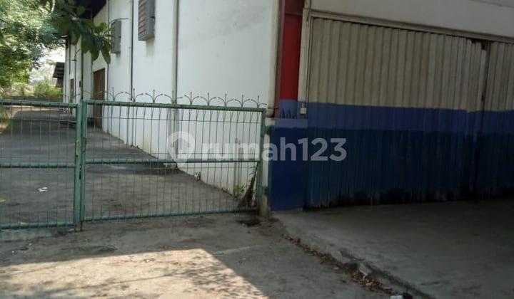 Business space on Jl. Gatot Subroto Km. 5, Jatiuwung, Tangerang City, with HGB status and a former workshop building covering 960 m2.