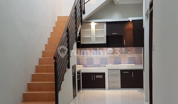 Rumah 1,5 Lantai Minimalis Modern Murah Taman Holis Indah Bandung