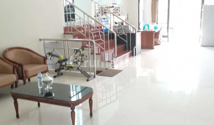 Di Jual Rumah di Komplek Istana Regency 1 Akses Keluar Dekat Tol Pasteur