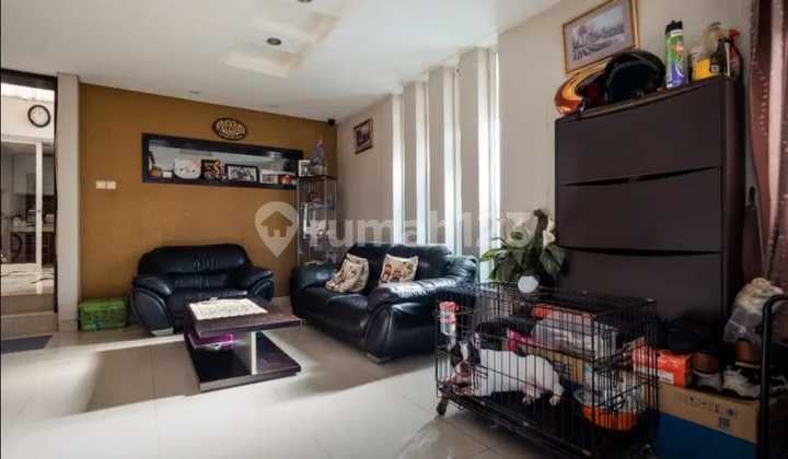 DIJUAL TERMURAH RUMAH SIAP HUNI 3 LANTAI HOEK 8x16,5 DI GRISENDA