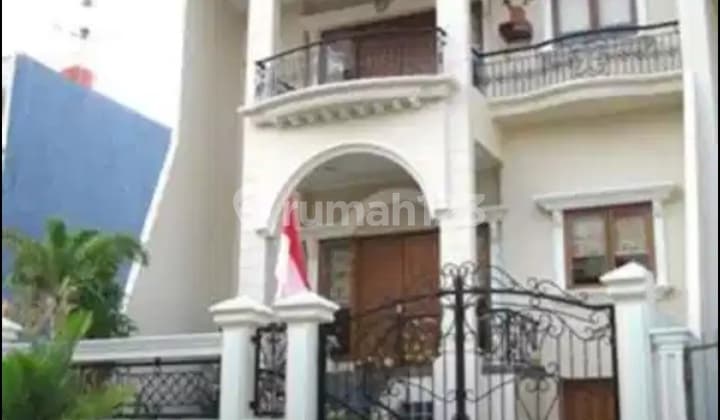 Quick Sale Ready-to-Occupy 3-Story House 180m2 Swallow PIK 1