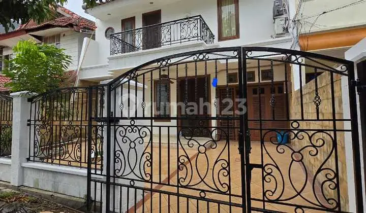 Rumah 2 Lantai Bagus Siap Huni Luas 142m Lingkungan Nyaman Aman SHM Di Gading Kirana Kelapa Gading, Jakarta Utara