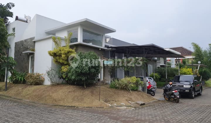 Rumah Mewah Dijual di Perumahan Ijen Malang