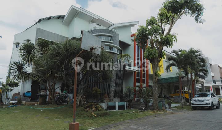Rumah Mewah Dijual di Perumahan Ijen Nirwana Malang