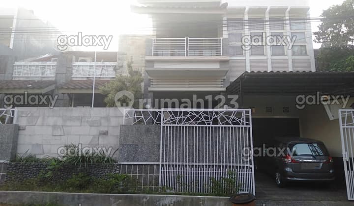 Luxury House in the Elite Dieng Housing Estate, Malang City Gmk03089