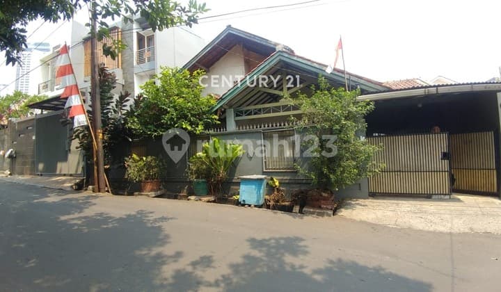 For Sale Strategic Good House for Business in South Jakarta