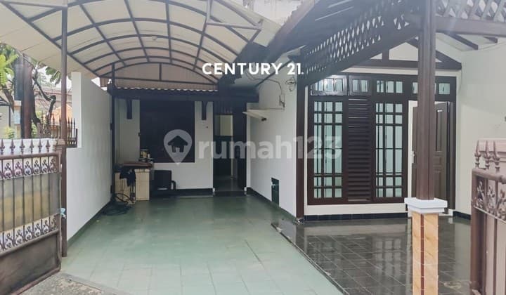 Rumah 2 Lantai Terawat Siap Huni Bebas Banjir Dekat Akses Tol