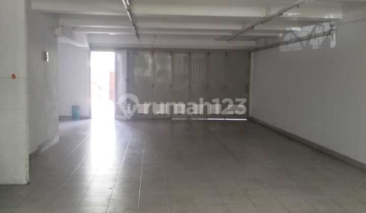 For Rent: Strategic 3-Story Commercial Space Ruko in Mekar Wangi, Rare Opportunity for Profit.