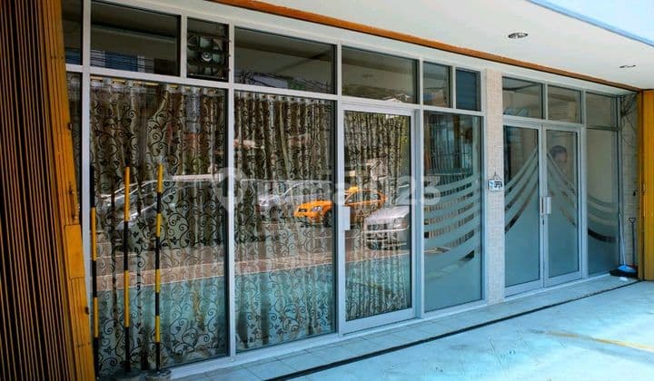 Rumah Di Menteng Area Komersial Hitung Tanah