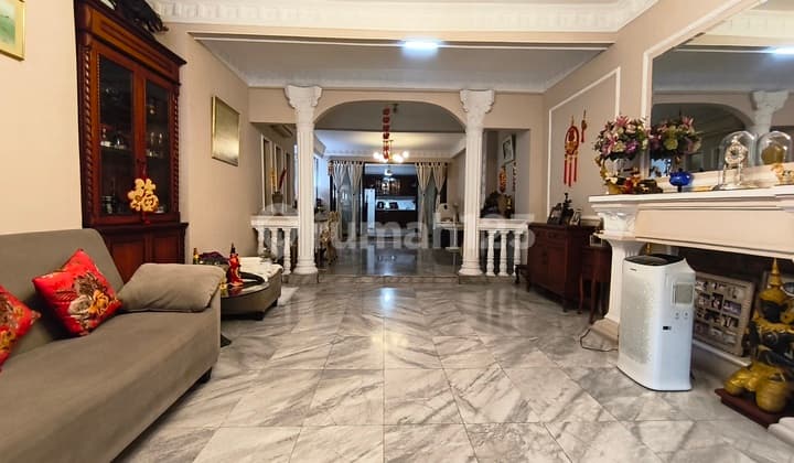 Rumah di Mk Blok 8, Luas 200M²