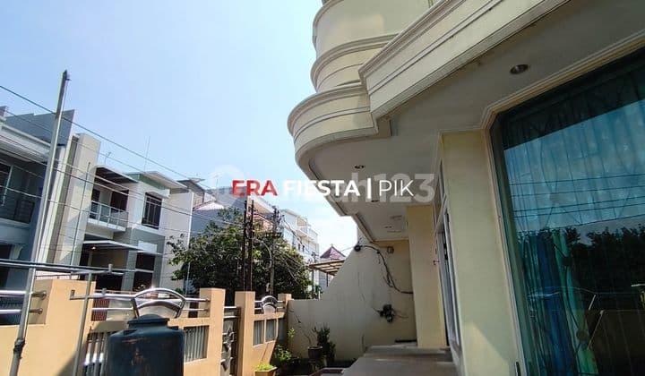 Pluit Putra, 270m