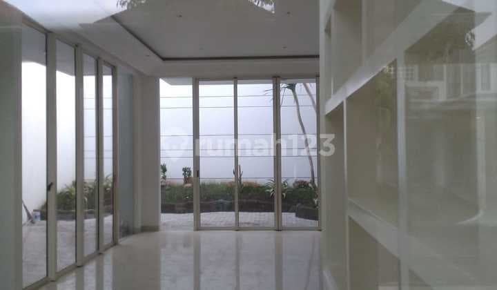 Minimalis Siap Huni AC 5 Unit Rumah Pakuwon Indah Lariz Ville