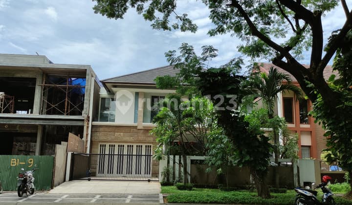 Lokasi Terdepan Rumah Royal Residence Ada Private Pool