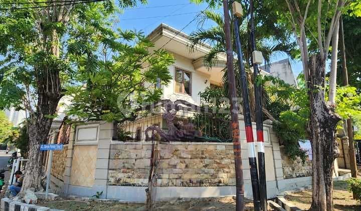 Strategis Ramai dekat Madam Chang Rumah Usaha di Raya Darmo Permai 1