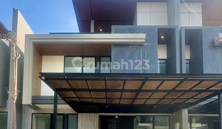 2,5 Lantai Kosongan Rumah District 9 Tipe Claymore di Citraland, Minimalis