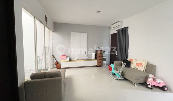 Minimalis 2 Lantai Rumah Decasa Residence, Lakarsantri