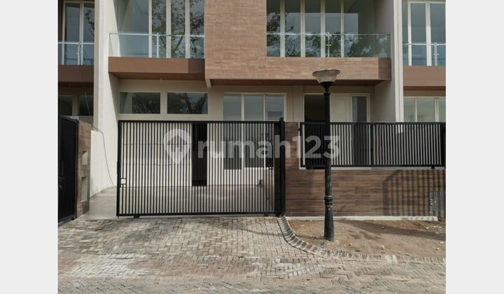 Baru Gress Rumah Bukit Golf Citraland Surabaya Barat