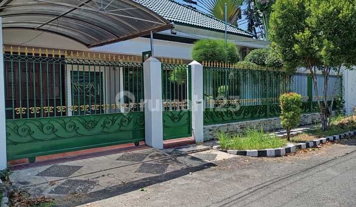 Adem Hadap Selatan Rumah Darmo Baru Barat Siap Huni