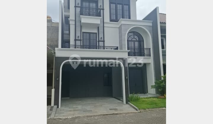 3 Lantai Ciamik Bagus Rumah Citraland Utama - Amerika Style