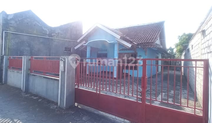 For Rent Cheap House Large Yard Near PLN Gedongkuning