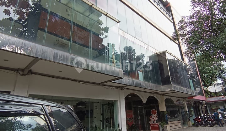 For Rent: 5-Story Building, Square Plot in Menteng