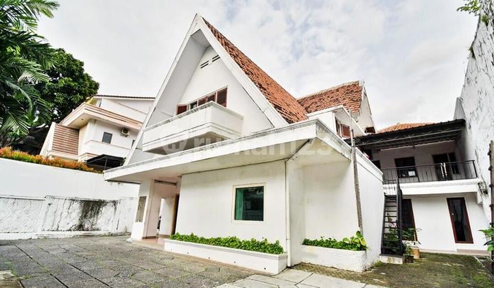 Disewa Rumah Model Unik Dan Terawat di Menteng