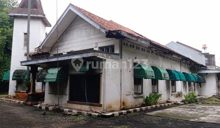 Dijual Rumah Hitung Tanah Lokasi Strategis di Menteng