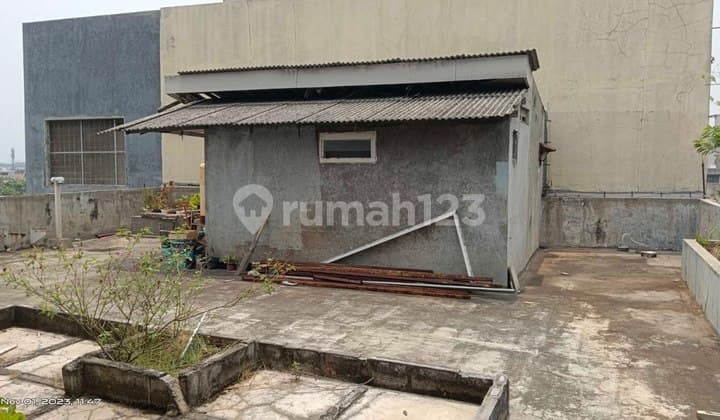 Disewakan Ruko Gadeng 3 Lantai Siap Pakai