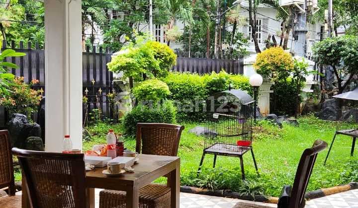 Dijual Rumah 2 Lantai Lokasi Tenang Menteng