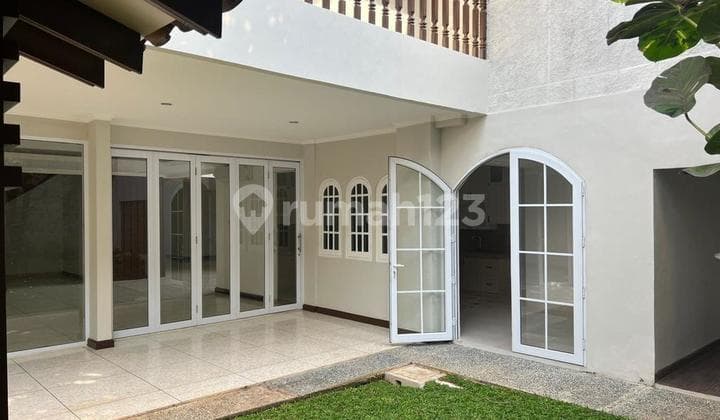 Rumah Cantik Dan Nyaman Lingkungan Elit