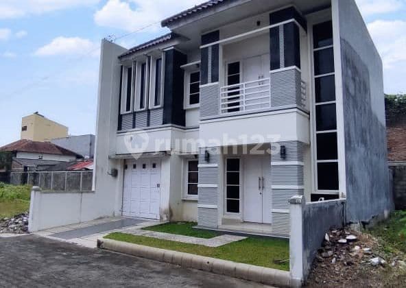 Dijual Murah Rumah Full Furnished Dalam Perumahan Dekat XT Square Yogyakarta