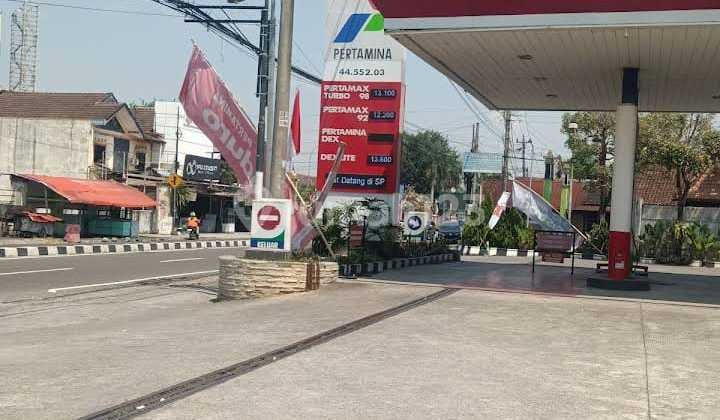 For Sale: Gas Station with Land and Building Standing on It