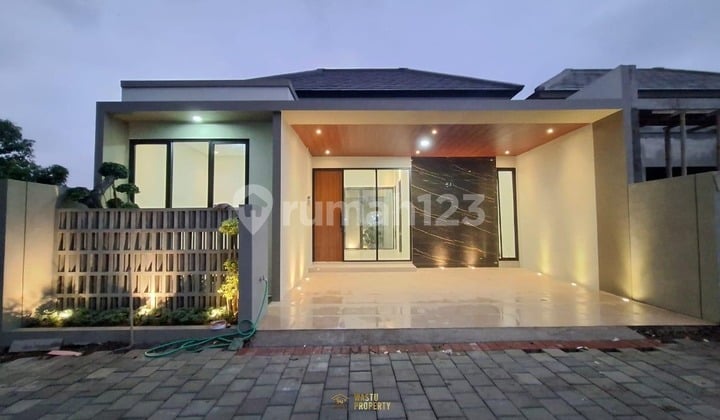 RUMAH BARU SIAP HUNI DEKAT EXIT TOLL MAGUWOHARJO SLEMAN