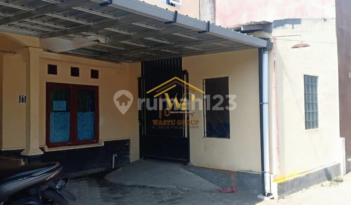 HOUSE AND ACTIVE BOARDING HOUSE NEAR CONDONGCATUR TERMINAL SLEMAN