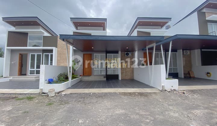 PROMO RUMAH BARU SIAP HUNI DALAM PERUMAHAN DEKAT UII JAKAL