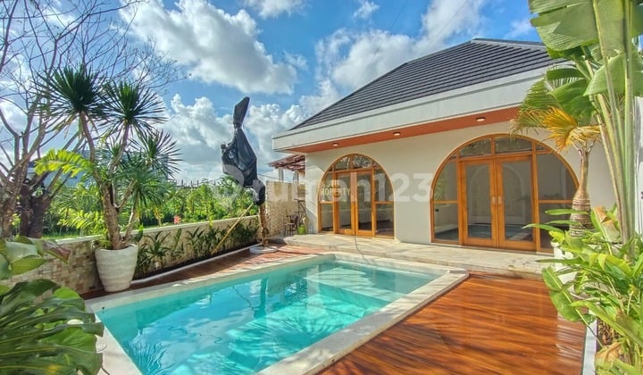 Villa Full Furnished Private Pool Dekat Jalan Palagan KM 7,5