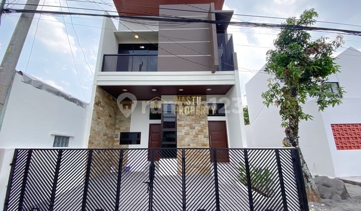 RUMAH BARU 2 LANTAI FURNISH DI CONDONGCATUR DEKAT KAMPUS UGM