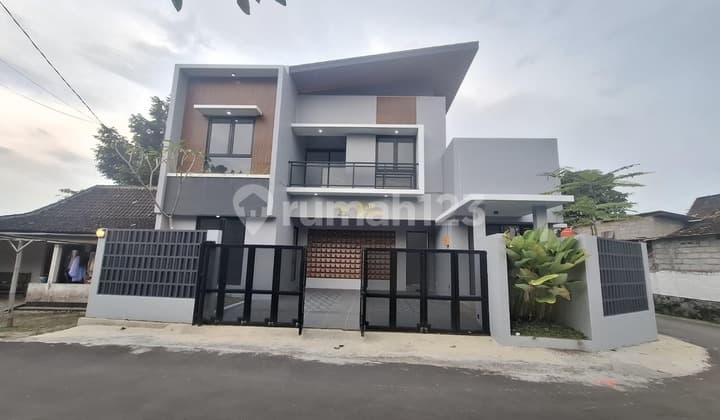 Rumah Siap Huni 2 Lantai Dekat Pasar Ceboongan di Mlati Sleman