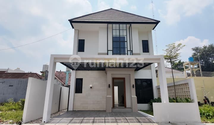 RUMAH 2 LANTAI DALAM CLUSTER ONE GATE DI PALAGAN SLEMAN