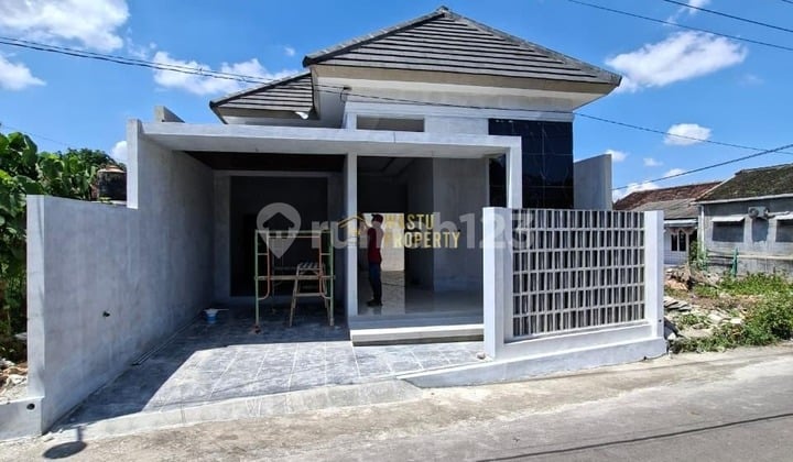 Rumah Desain Limasan Modern Dekat Exit Tol Purwomartani