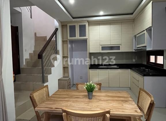 Rumah Sewa Minimalis 4 Kamar Furnished Lahan 140M2 di Hayam Wuruk