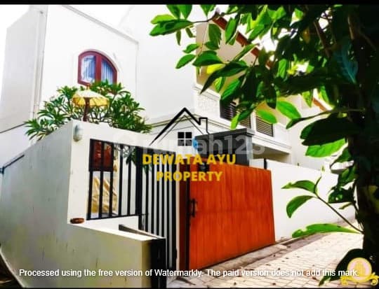 VILLA SEWA MINIMAL 2 TAHUN 2 LANTAI 3 KAMAR LAHAN 100M2 ADA KEBUN KECIL DI SANUR
